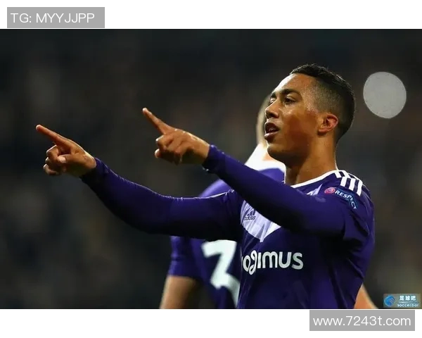 恩德里克崛起之路：从青涩少年到足球天才的成长故事